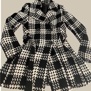 VIA SPIGA Women’s Plaid Trench Coat Size 8 Black and White !